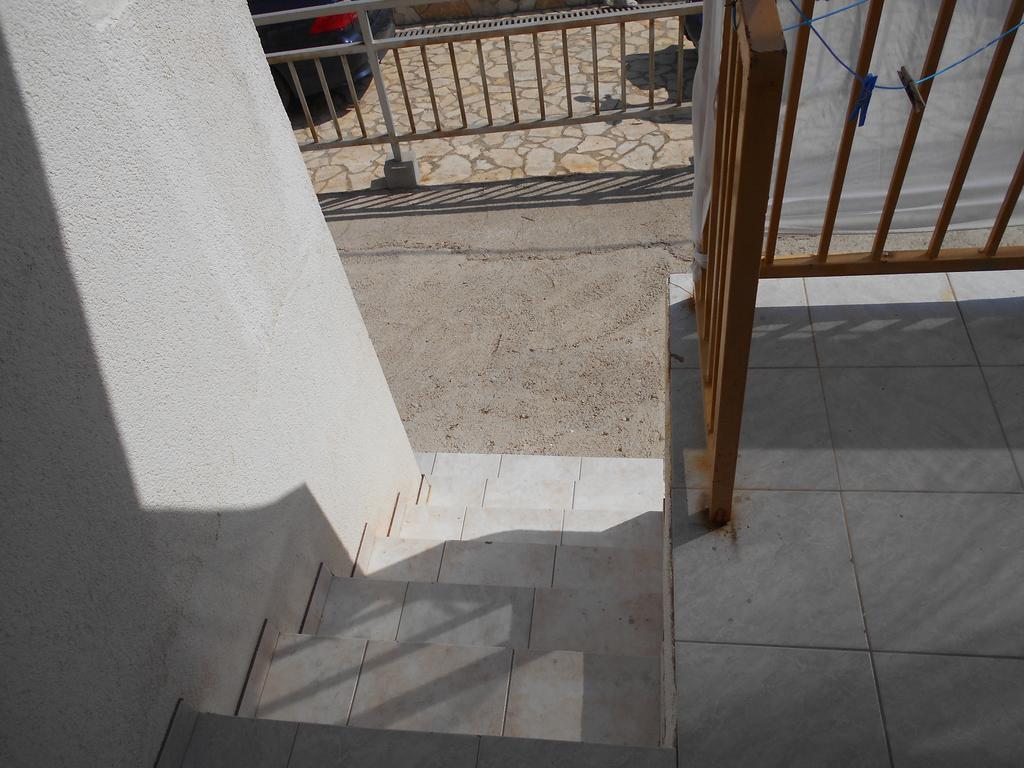 Dunja Hvar